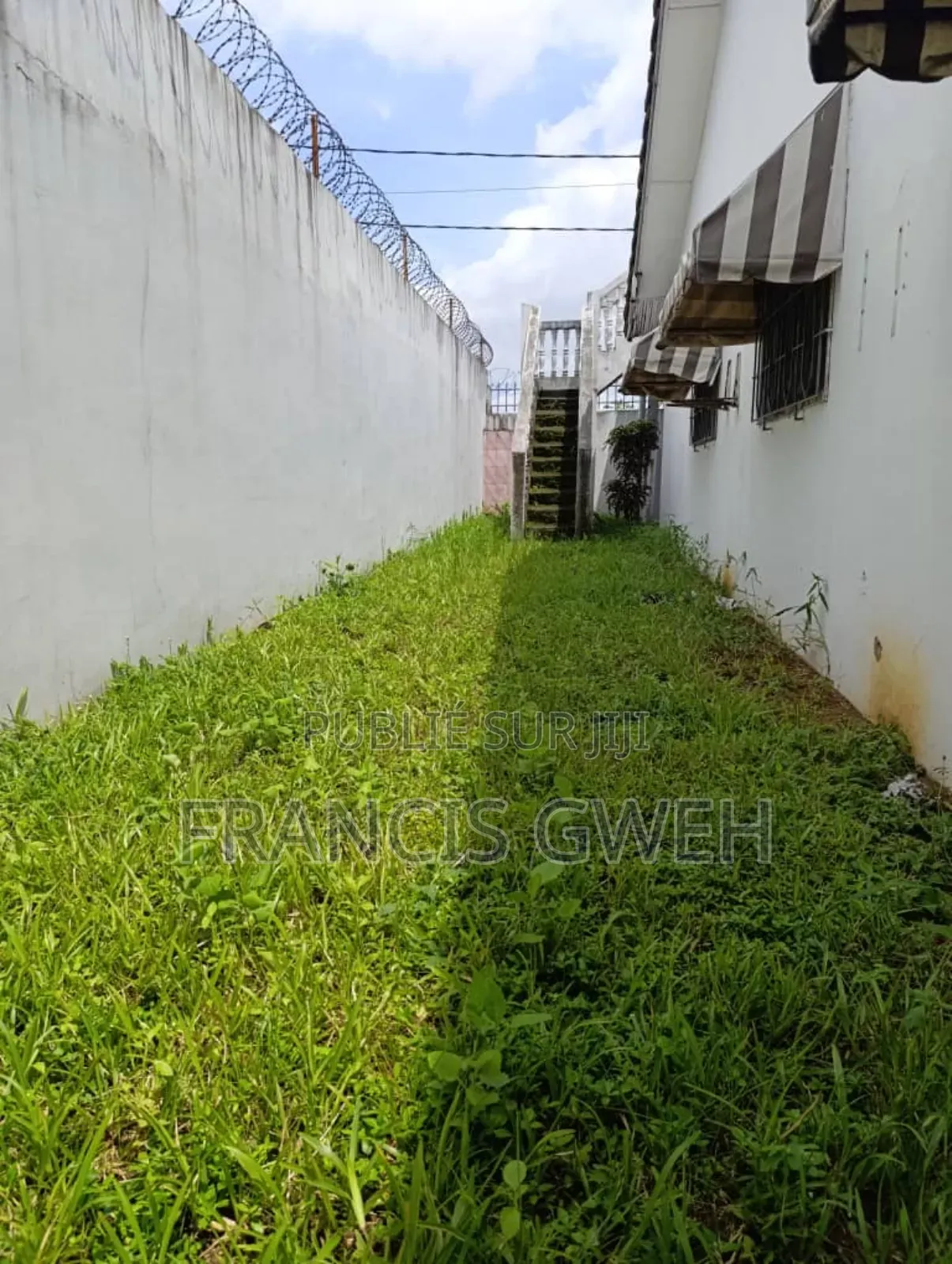 3chbre Villa dans Francis Gweh, Cocody à Louer
