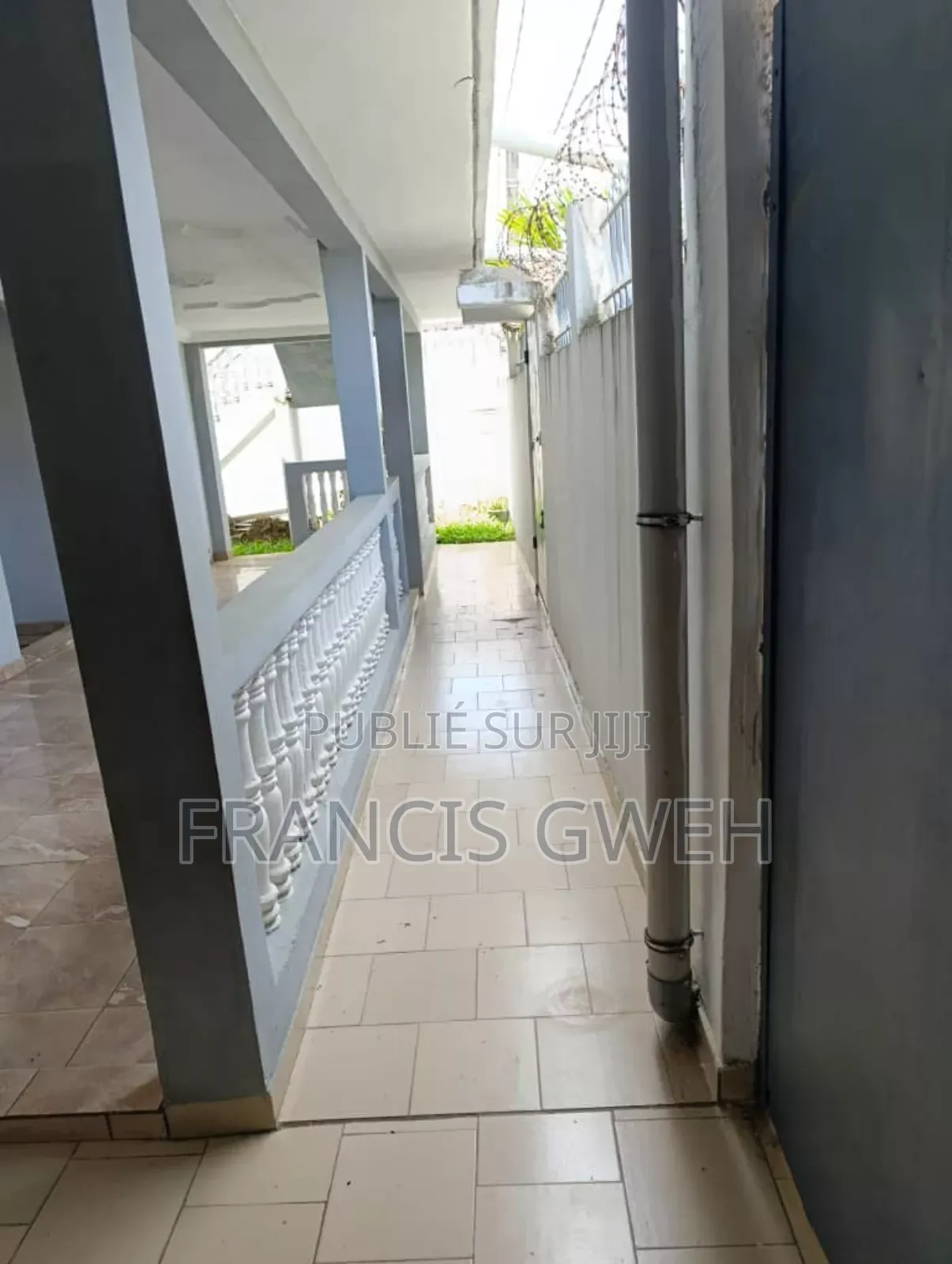 3chbre Villa dans Francis Gweh, Cocody à Louer