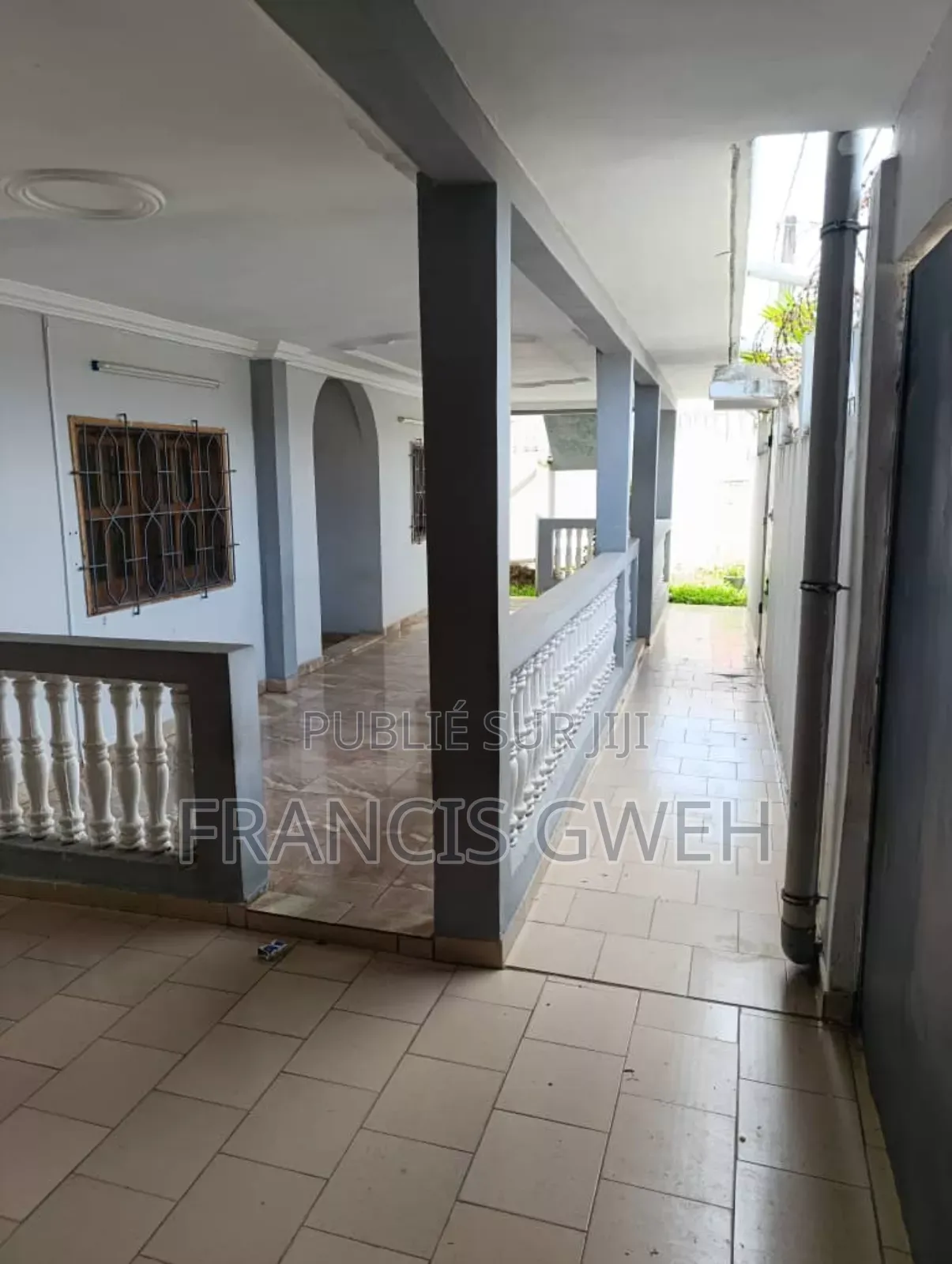 3chbre Villa dans Francis Gweh, Cocody à Louer