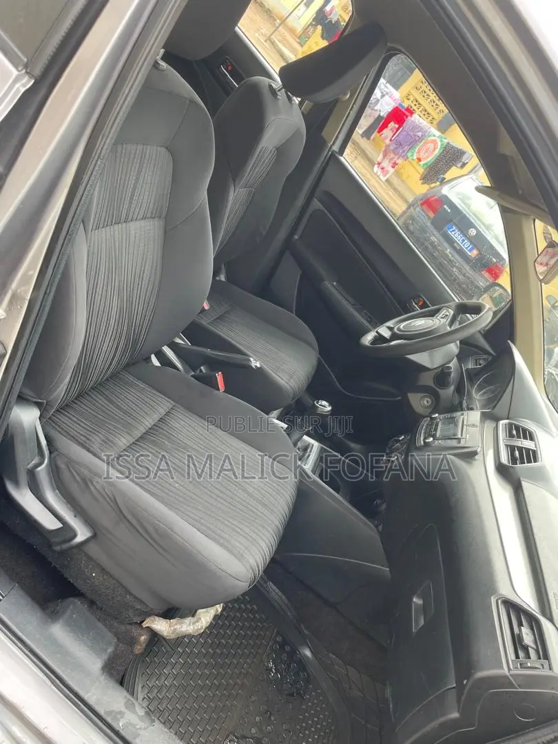 Suzuki Dzire 2024 Gris