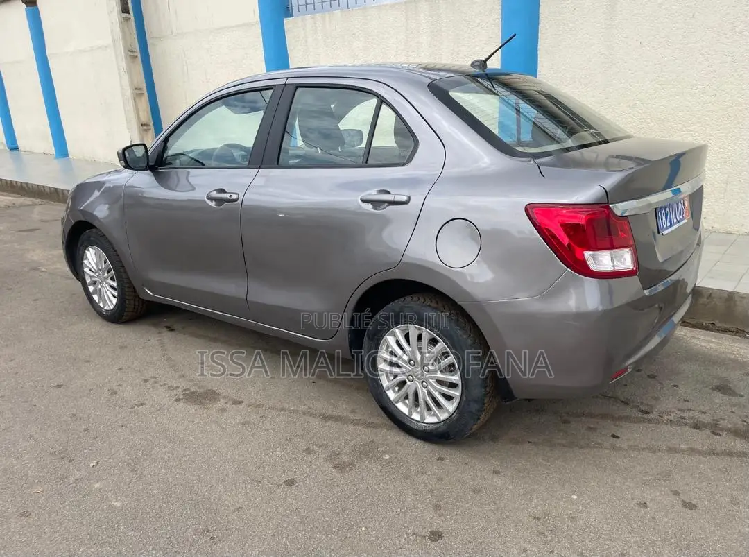 Suzuki Dzire 2024 Gris