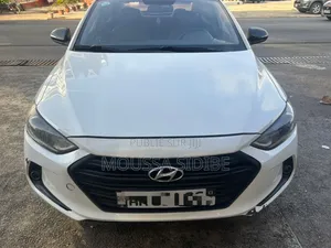Photo - Hyundai Elantra Limited 2018 Blanc