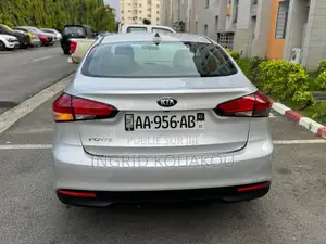 Kia Forte 2018 Gris