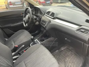 Suzuki Dzire 2024 Gris