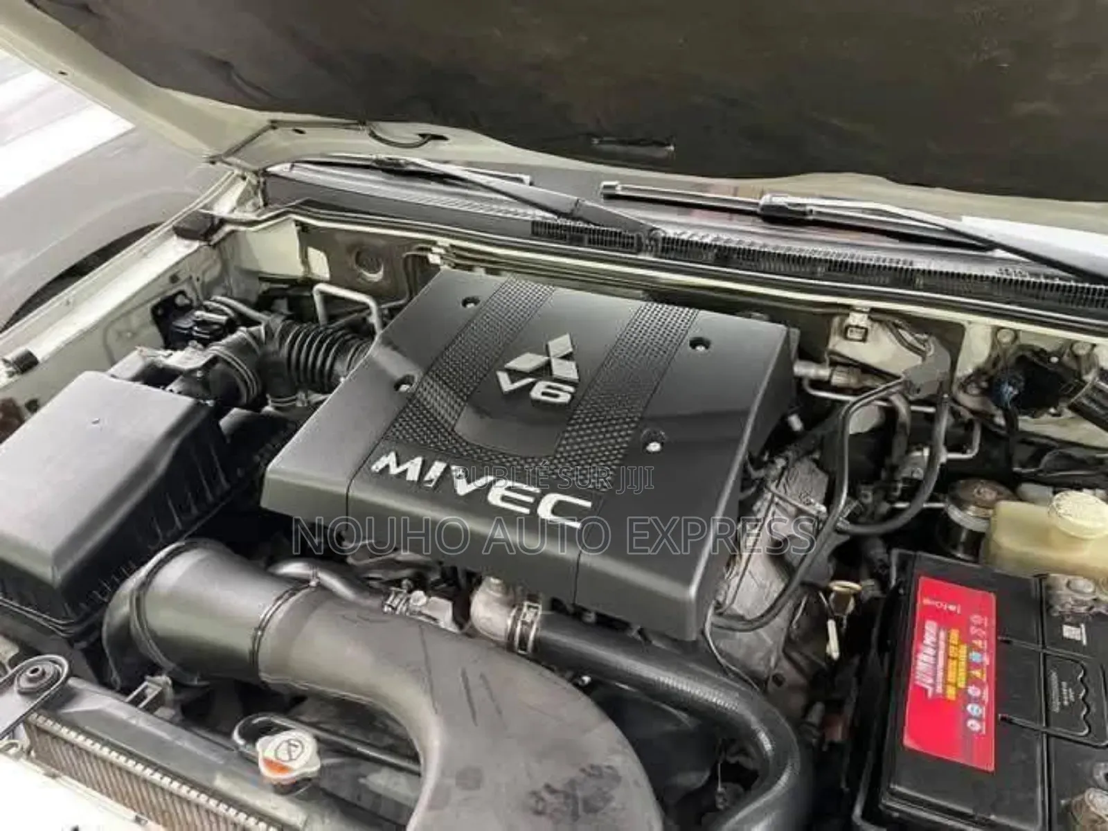 Mitsubishi Pajero 2024 Gris