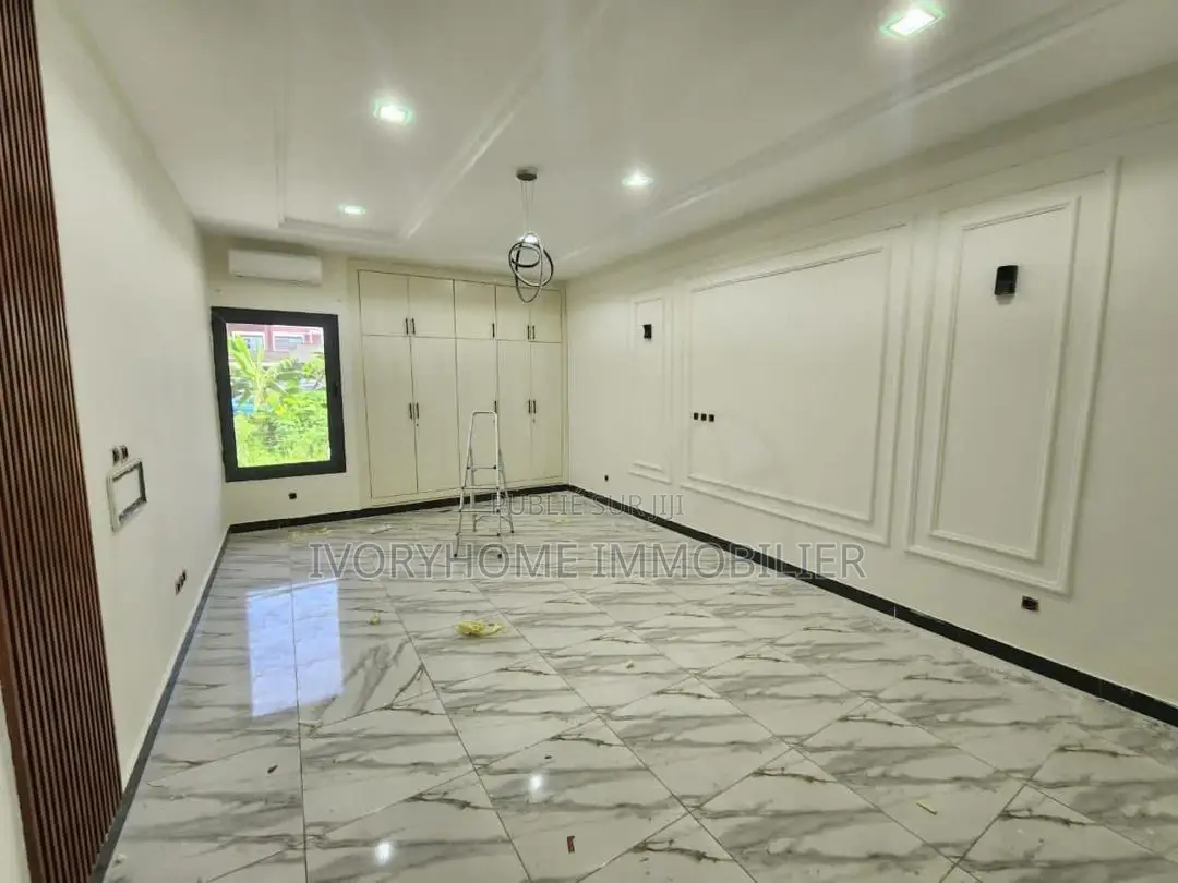 4chbre Duplex dans Cocody à Louer