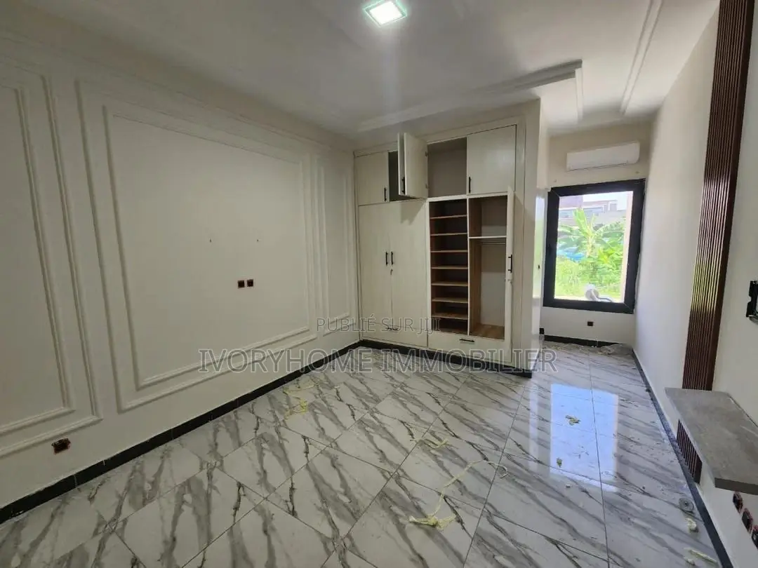 4chbre Duplex dans Cocody à Louer