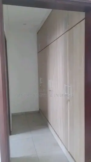 4chbre Maison dans Location, Bingerville à Vendre