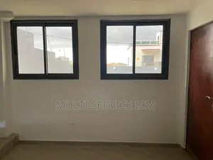 5chbre Duplex dans Cocody Nouveau Chu à Vendre