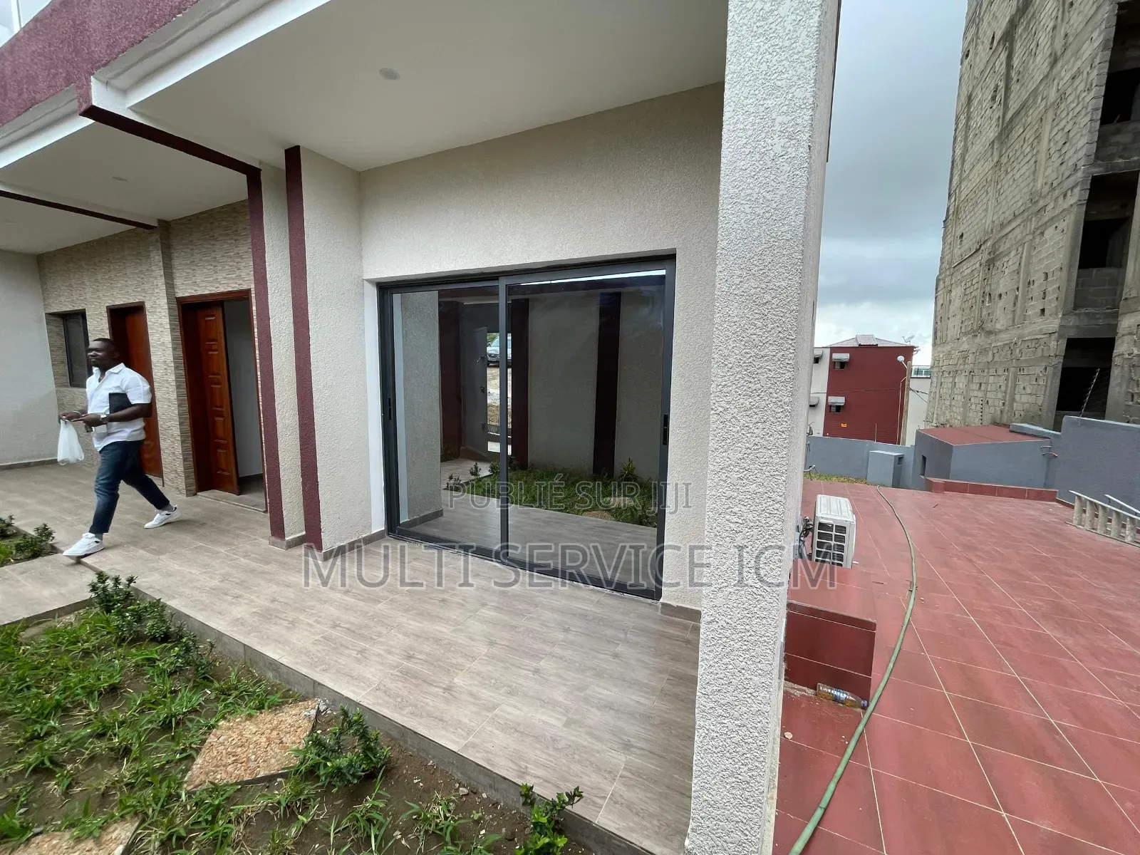 5chbre Duplex dans Cocody Nouveau Chu à Vendre