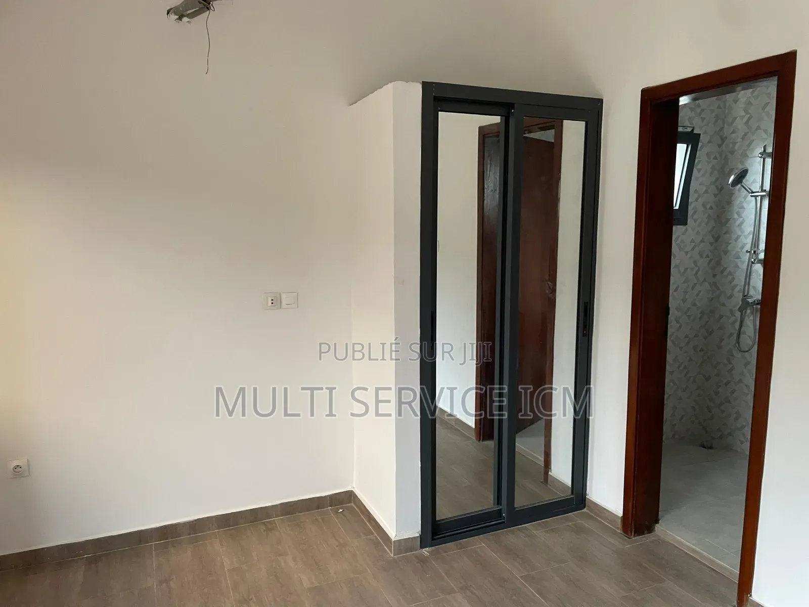 5chbre Duplex dans Cocody Nouveau Chu à Vendre