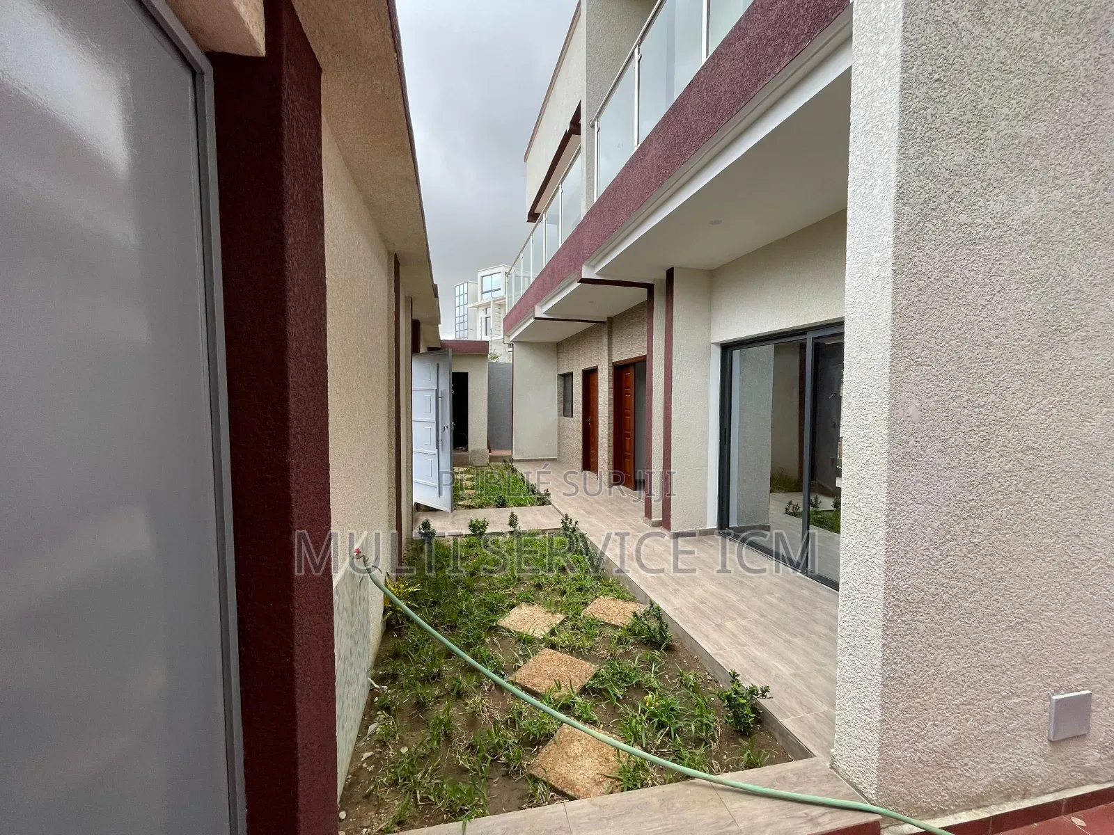 5chbre Duplex dans Cocody Nouveau Chu à Vendre