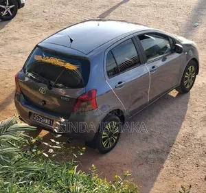 Toyota Yaris 2004 Gris