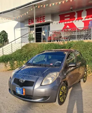 Photo - Toyota Yaris 2004 Gris