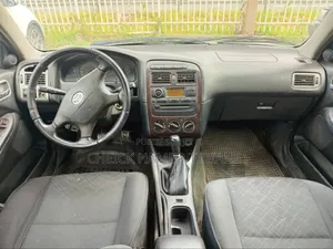 Toyota Avensis 2003 Gris