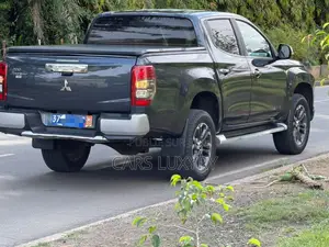Mitsubishi L200 Sportero 2.4 Diesel 2021 Argenté