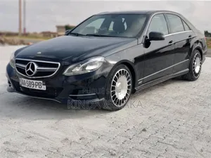 Photo - Mercedes-Benz C300 Base 4Matic Sedan AWD (2.0L 4cyl 7A) 2016 Gris
