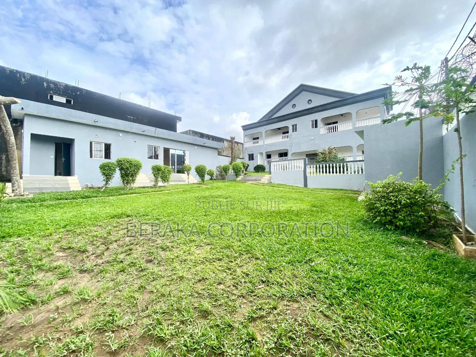 16chbre Duplex dans Beraka Corporation, Cocody à Louer