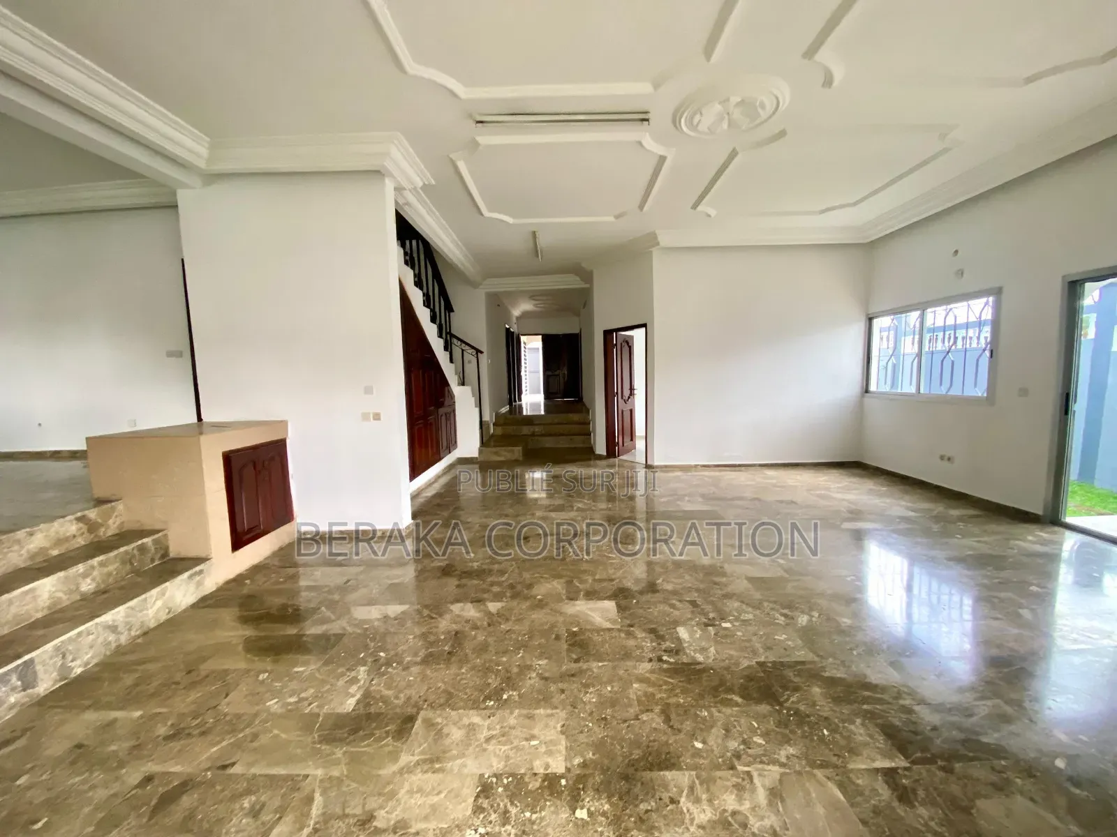 16chbre Duplex dans Beraka Corporation, Cocody à Louer