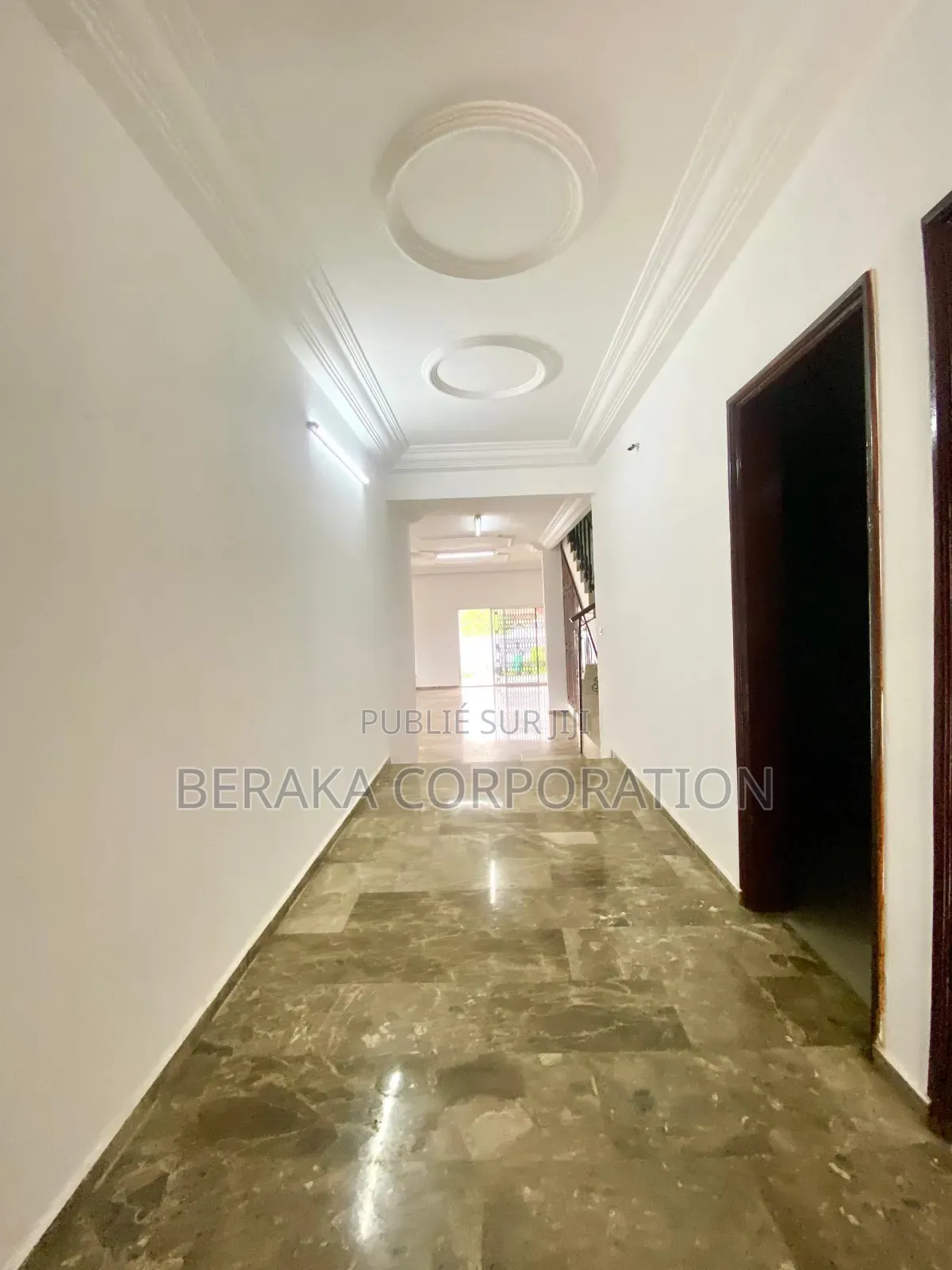 16chbre Duplex dans Beraka Corporation, Cocody à Louer