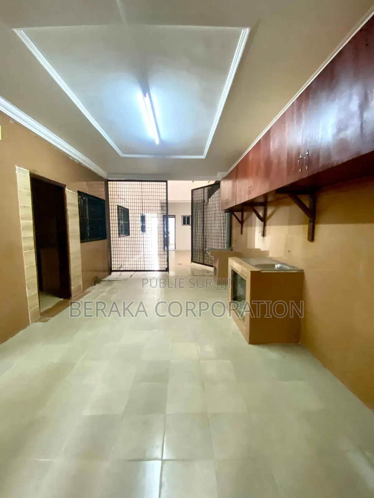 16chbre Duplex dans Beraka Corporation, Cocody à Louer