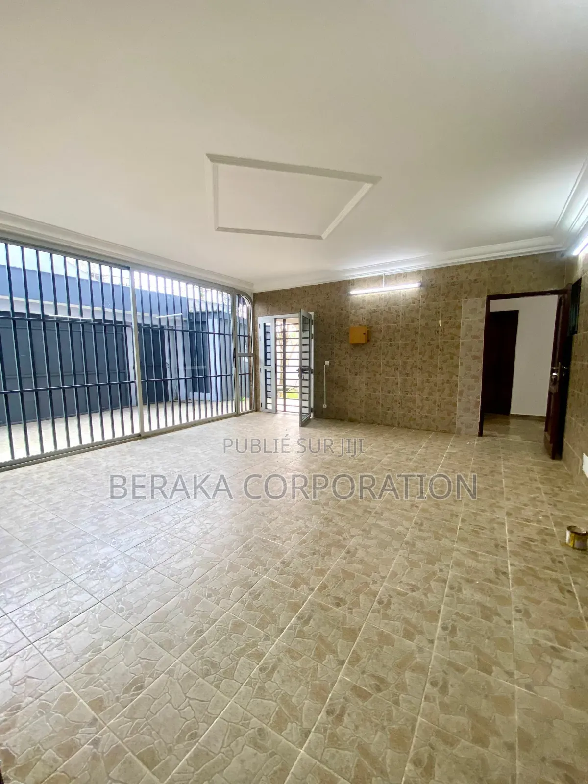 16chbre Duplex dans Beraka Corporation, Cocody à Louer