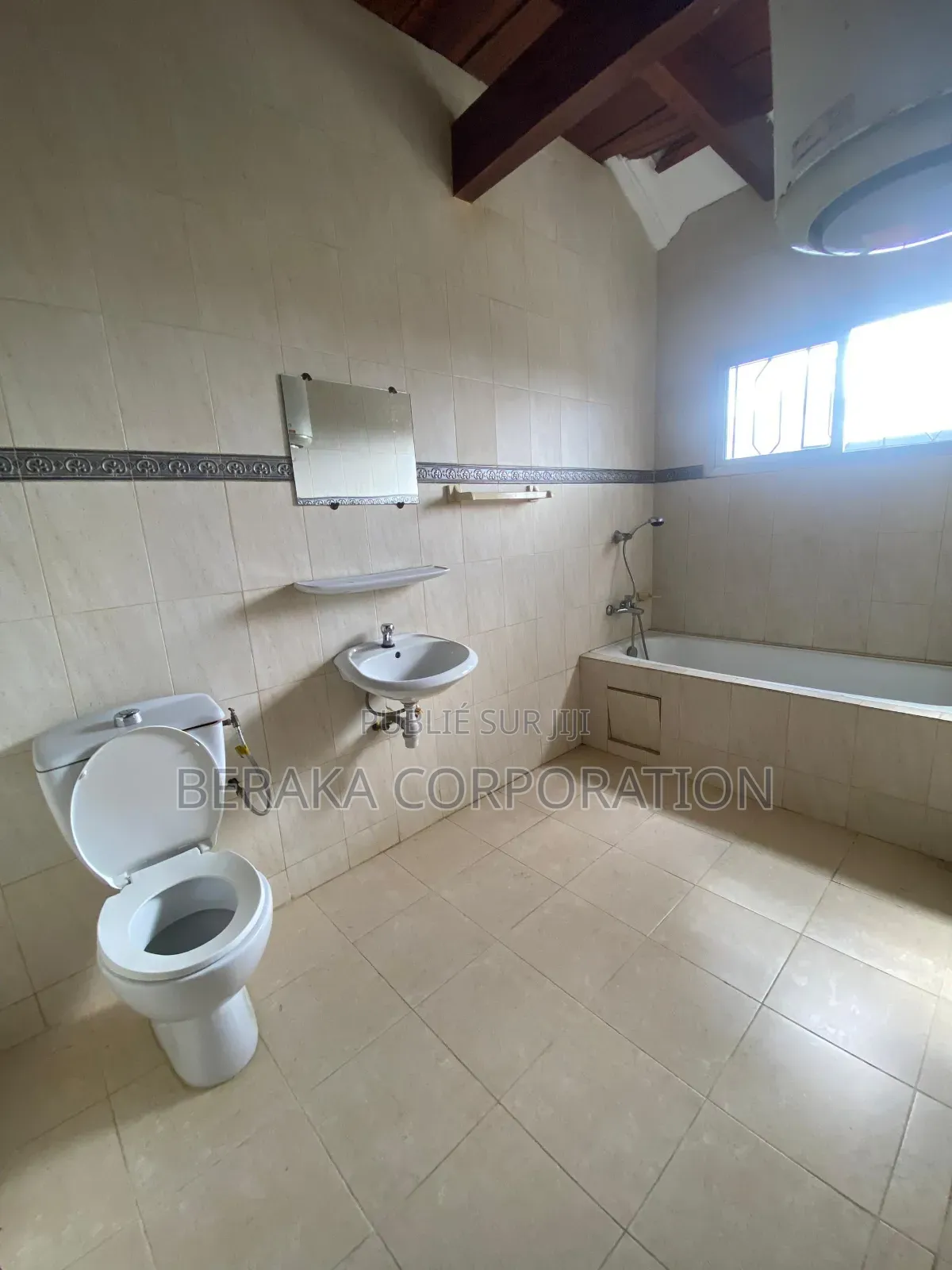 16chbre Duplex dans Beraka Corporation, Cocody à Louer