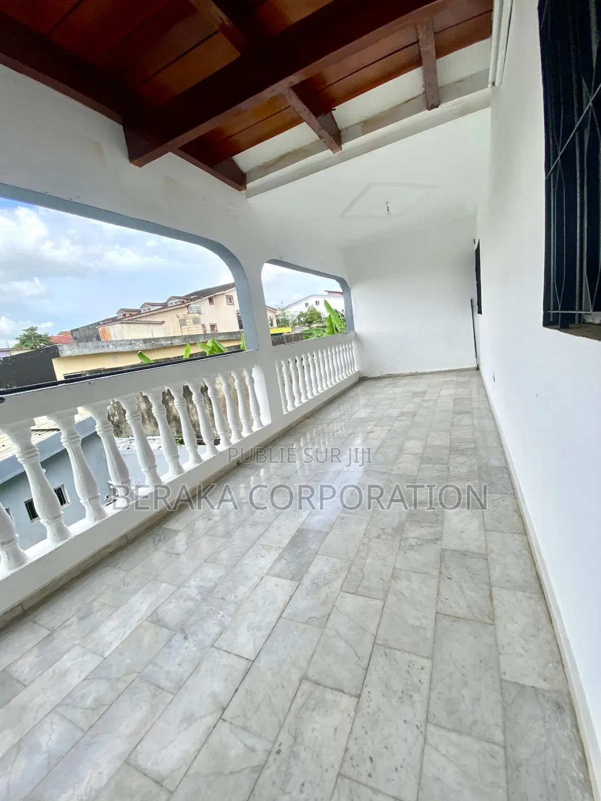 16chbre Duplex dans Beraka Corporation, Cocody à Louer