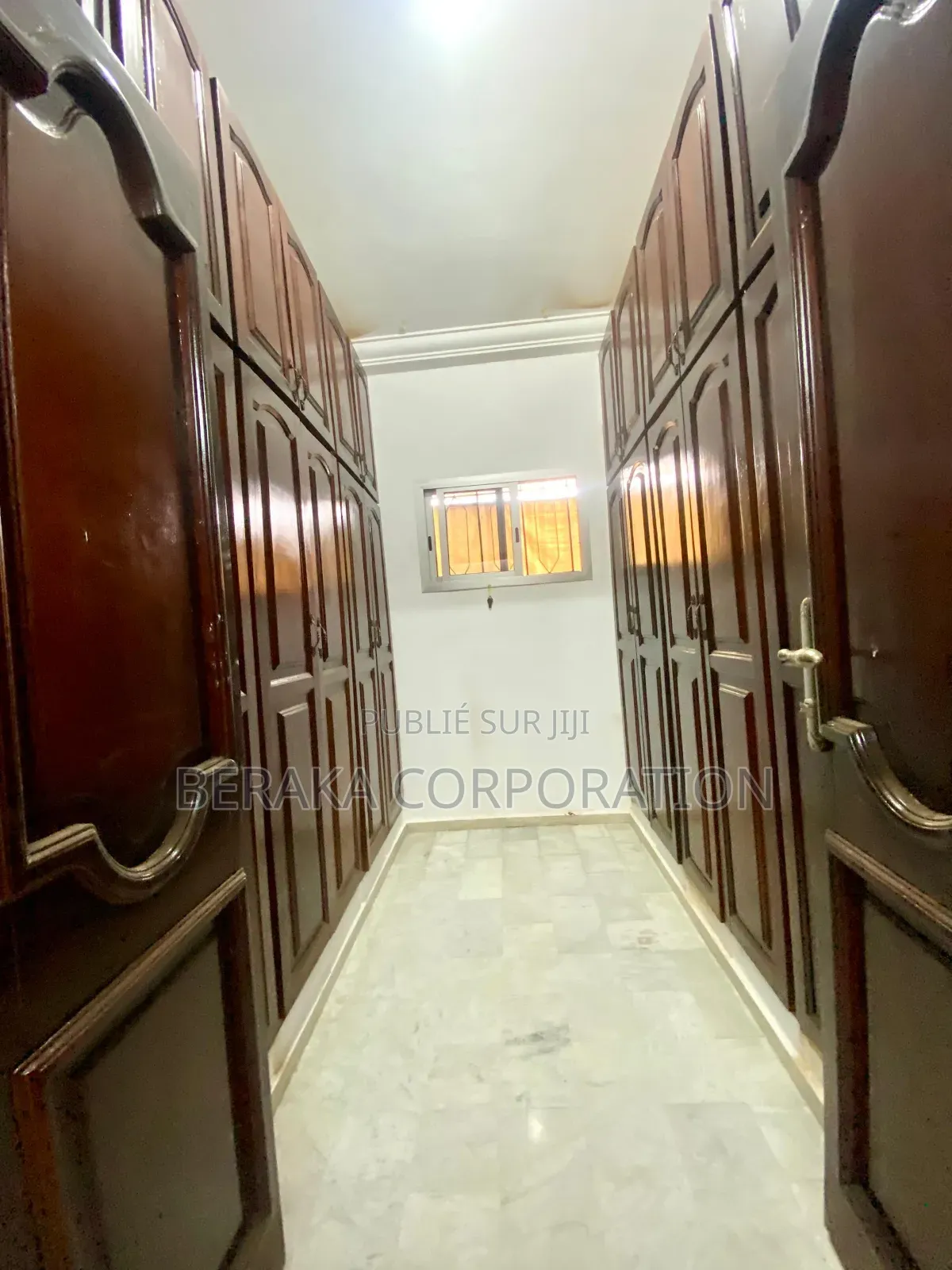 16chbre Duplex dans Beraka Corporation, Cocody à Louer