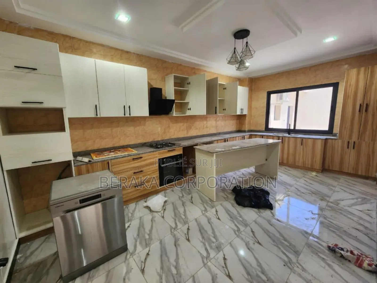 7chbre Duplex dans Beraka Corporation, Cocody à Vendre