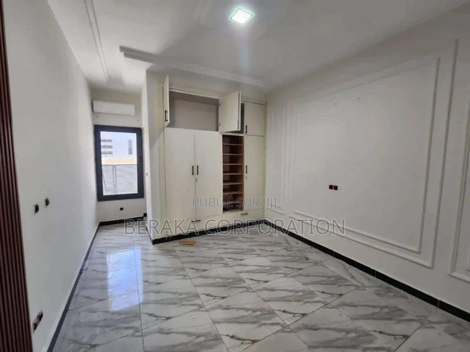 7chbre Duplex dans Beraka Corporation, Cocody à Vendre