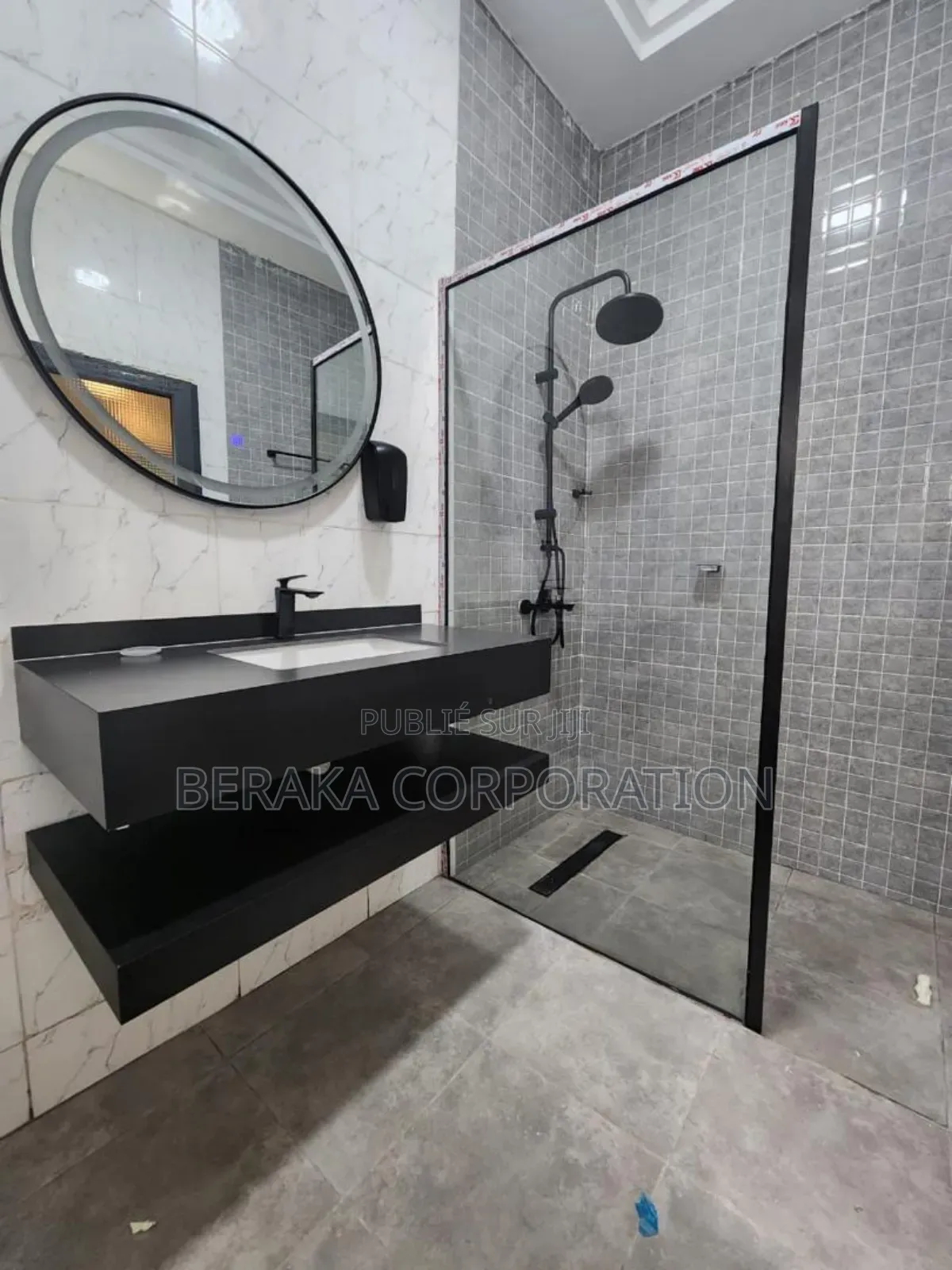 7chbre Duplex dans Beraka Corporation, Cocody à Vendre