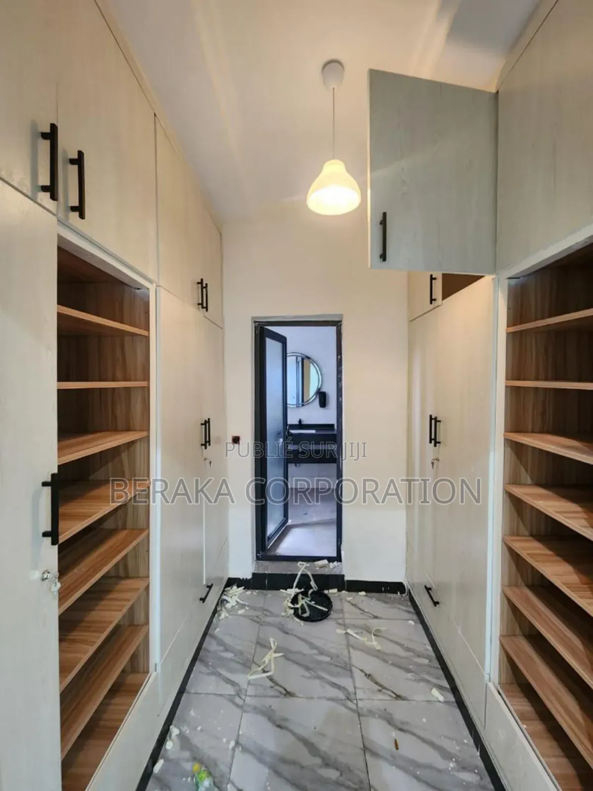 7chbre Duplex dans Beraka Corporation, Cocody à Vendre