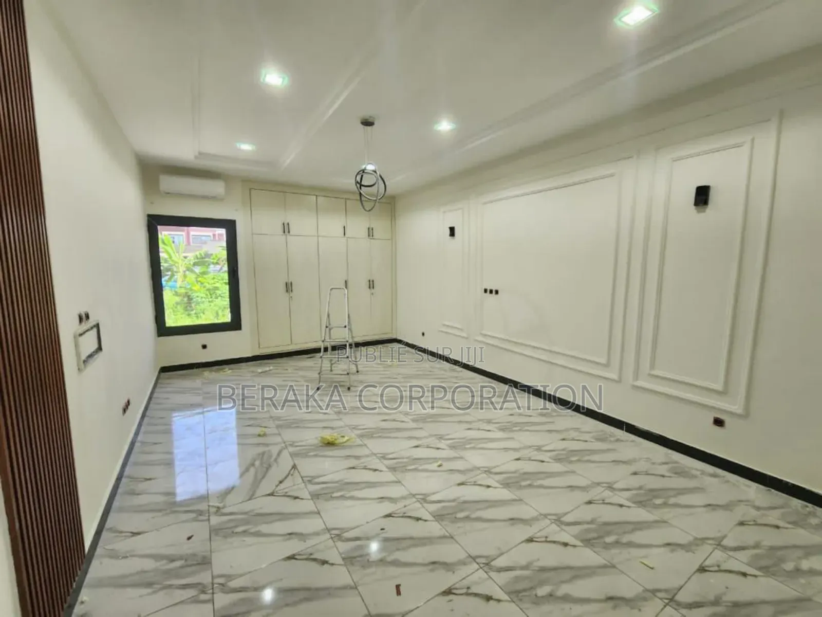 7chbre Duplex dans Beraka Corporation, Cocody à Vendre