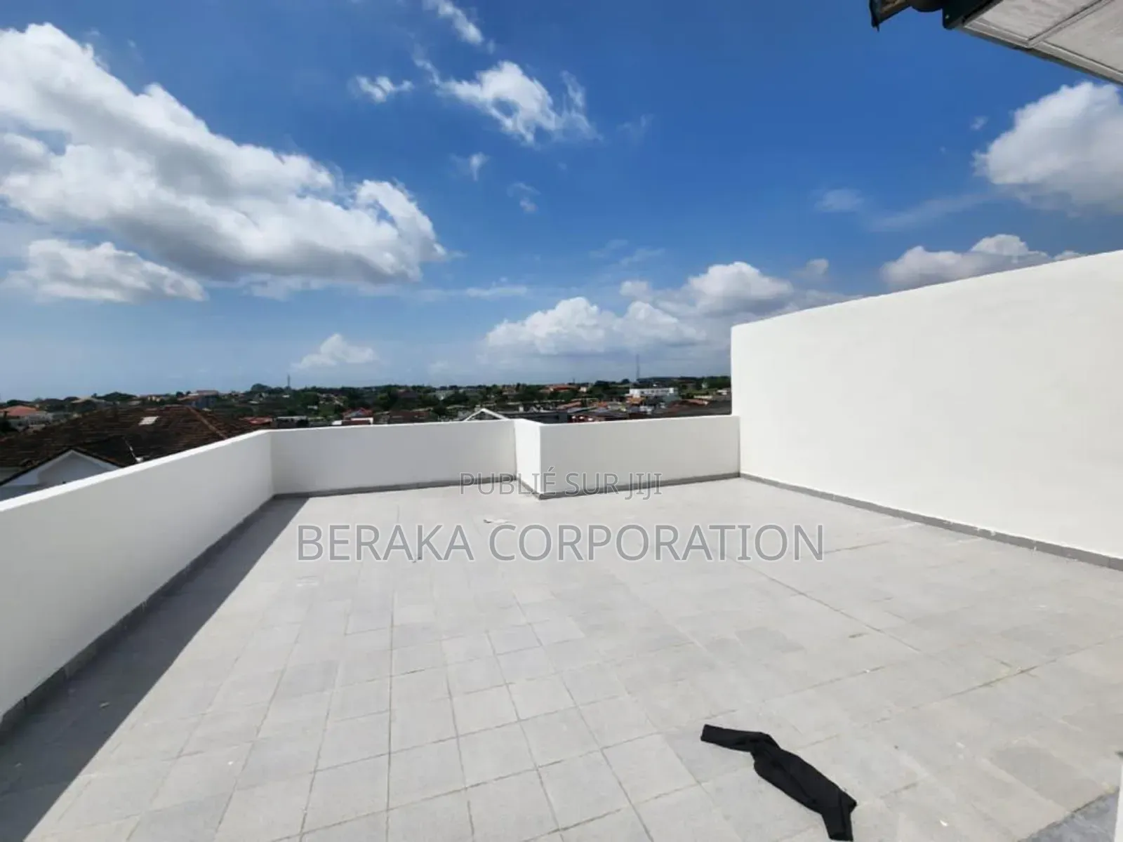 7chbre Duplex dans Beraka Corporation, Cocody à Vendre