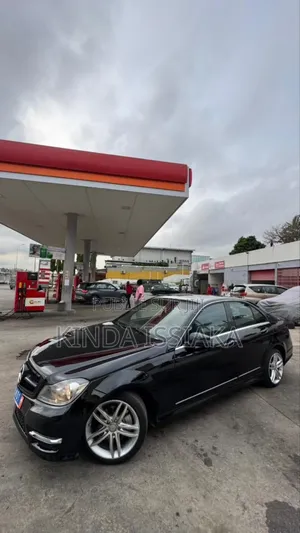 Photo - Mercedes-Benz C300 2014 Black
