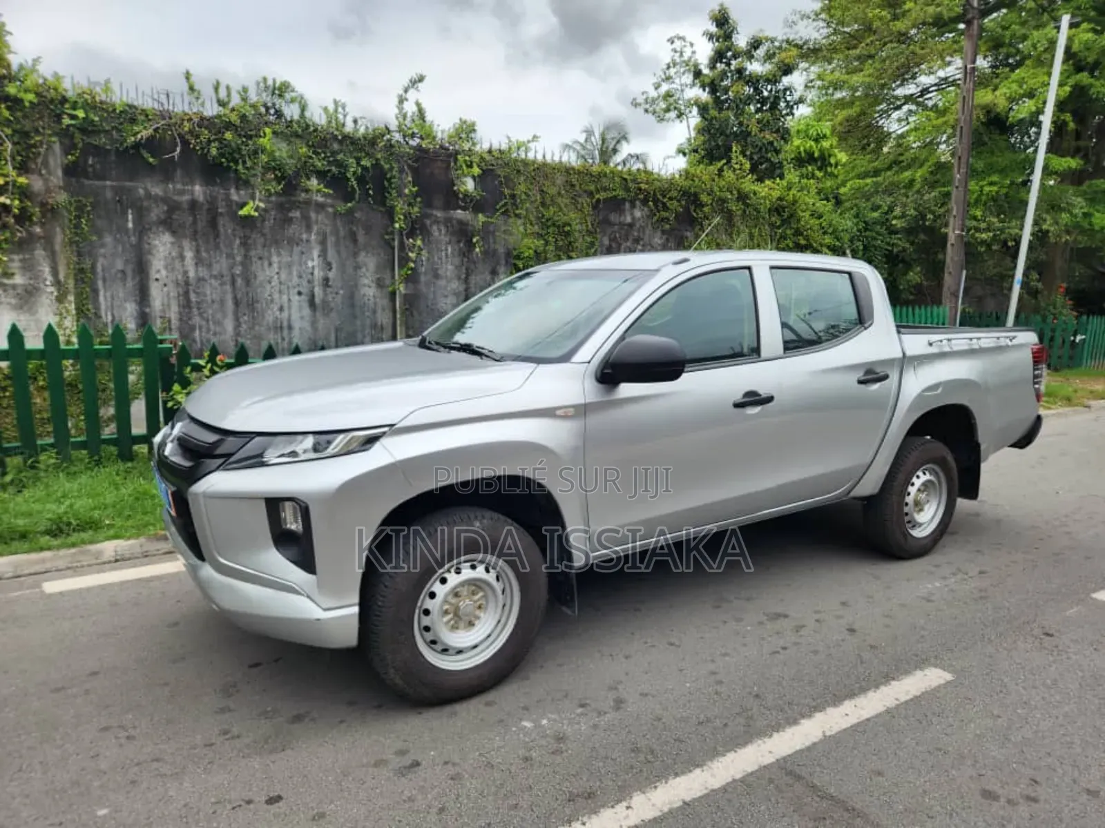 Mitsubishi L200 2022 Gris
