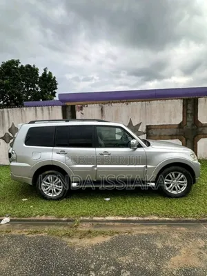 Mitsubishi Pajero 2023 Gris