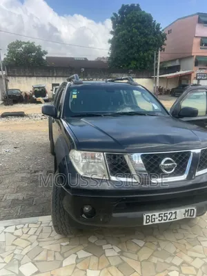 Photo - Nissan Navara 3.0 Automatic 2008 Black