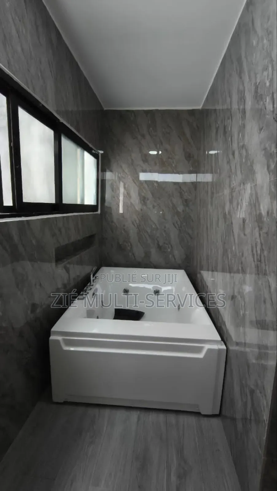 Furnished 4chbre Villa dans Zié Multi-Service, Cocody à Vendre