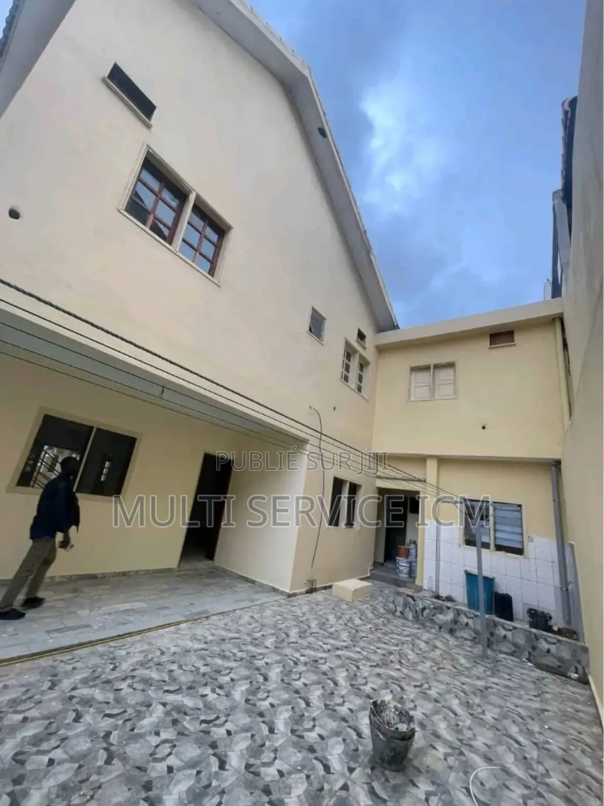 8chbre Duplex dans Ismaël Coulibaly, Cocody à Louer