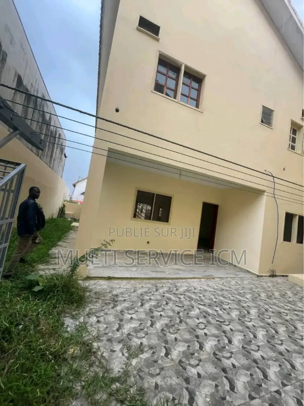 8chbre Duplex dans Ismaël Coulibaly, Cocody à Louer