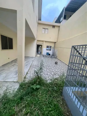 8chbre Duplex dans Ismaël Coulibaly, Cocody à Louer