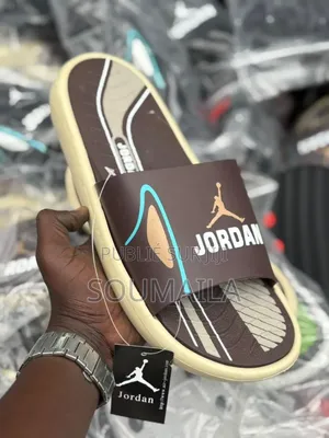 Photo - Sandales en Gomme De Qualité Pour Sublimer Vos Pieds