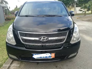 Photo - Hyundai H1 2017 Black