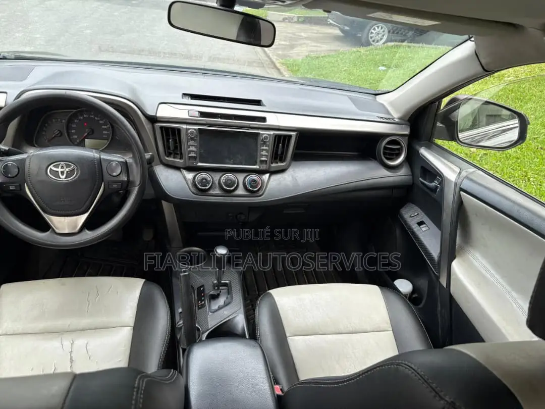 Toyota RAV4 2015 Noir Mat