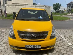 Photo - Hyundai H1 2016 Jaune