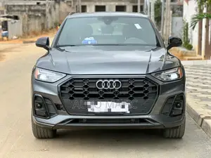 Photo - Audi Q5 Premium 2023 Gris