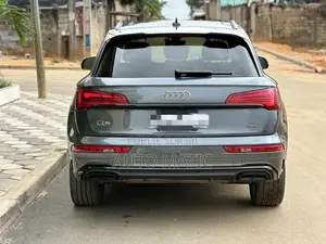 Audi Q5 Premium 2023 Gris