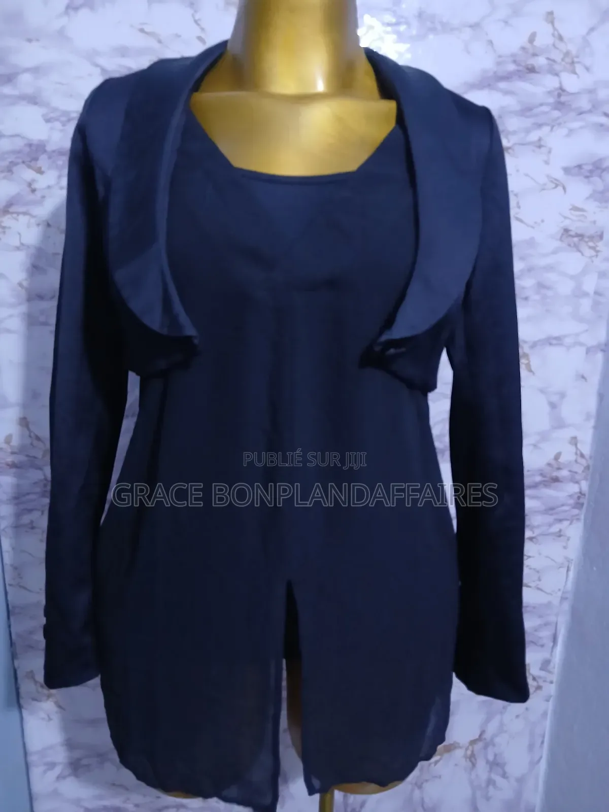 Ensemble De Vêtements Élégants. Solde :Tout À 1500fcfa